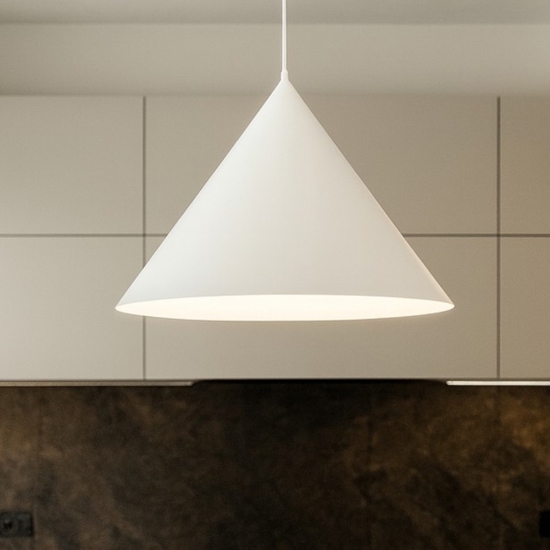 Lampadario cono bianco 50 cm per sala da pranzo