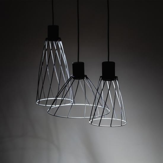 Lampadario per cucina lineare nero tre elementi diffusori a gabbia