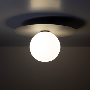 Piccola plafoniera moderna con sfera vetro bianco