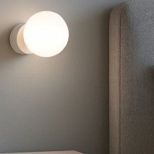 Applique da comodino sfera bianca 10cm in vetro maga perenz illuminazione