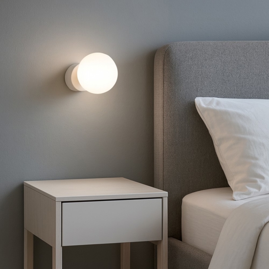 Applique da comodino sfera bianca 10cm in vetro maga perenz illuminazione