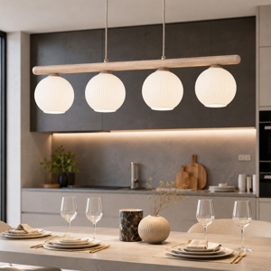 Lampadario in legno e vetro per tavolo da cucina