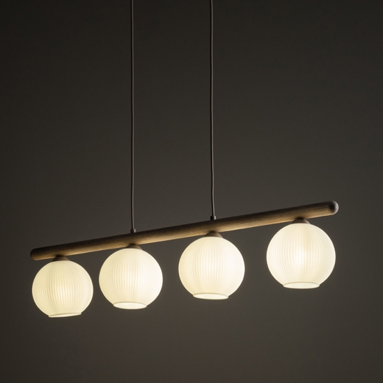 Lampadario in legno e vetro per tavolo da cucina