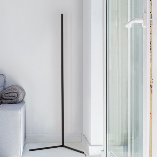 Lampada da terra nera moderna led 18w 3000k dimmerabile
