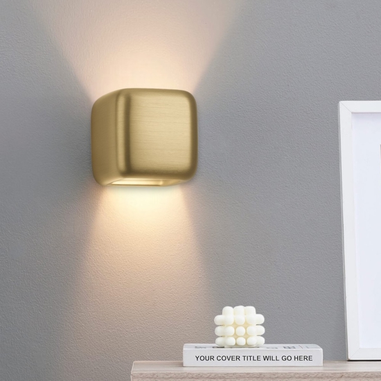 Applique da interno moderno cubo oro gea luce babol