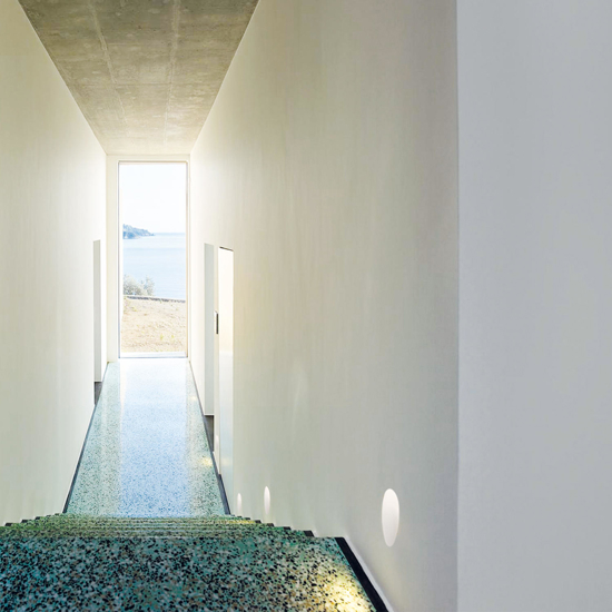 Segnapasso in gesso da incasso bianco ovale