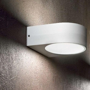 Iko ap1 applique per esterni ip54 bianco doppio fascio di luce