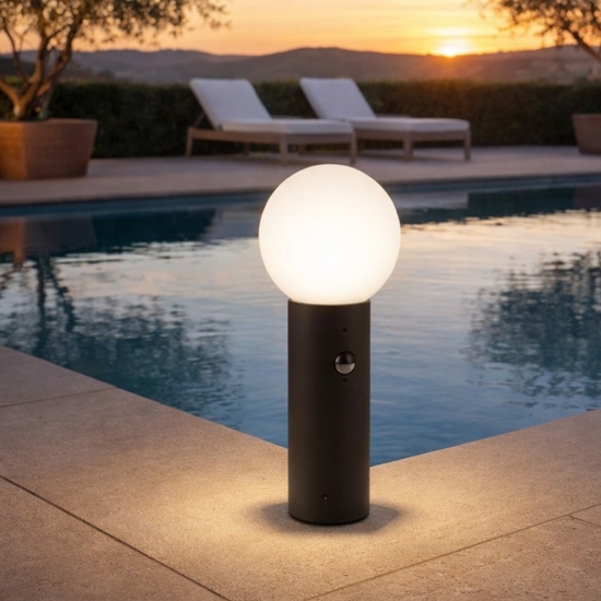 Lampione basso da giardino antracite con sensore di movimento crepuscolare