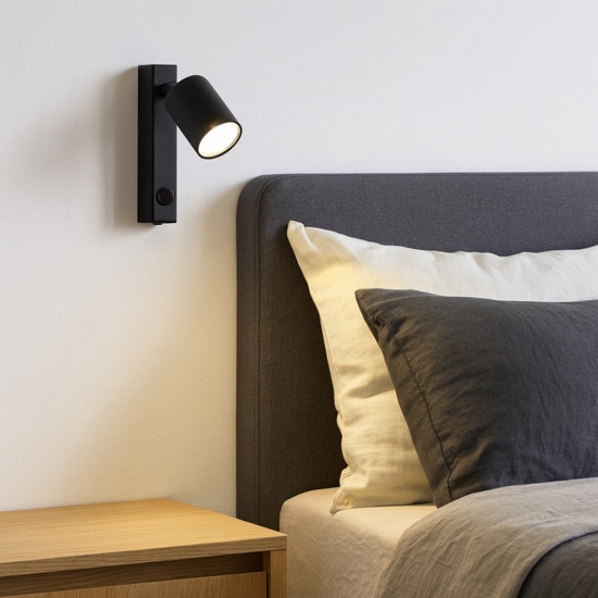 Applique nero con spot orientabile per comodino camera da letto