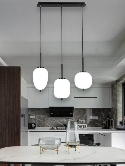 Lampadario nero per tavolo da cucina moderna