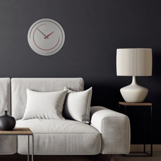 Orologio rotondo da parete in legno grigio dettagli rosso