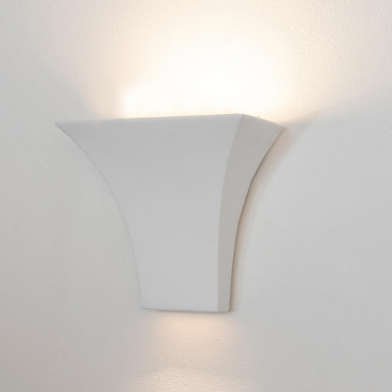 Applique bianca di gesso ceramico stile contemporaneo