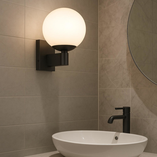 Applique da bagno nera sfera vetro bianco