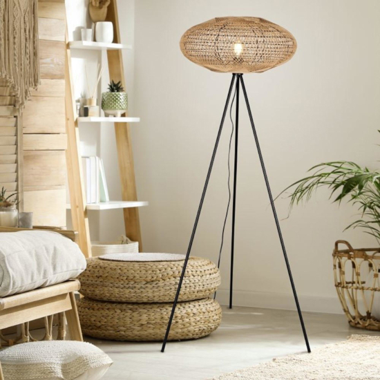 Lampada da terra per salotto contemporaneo vimini