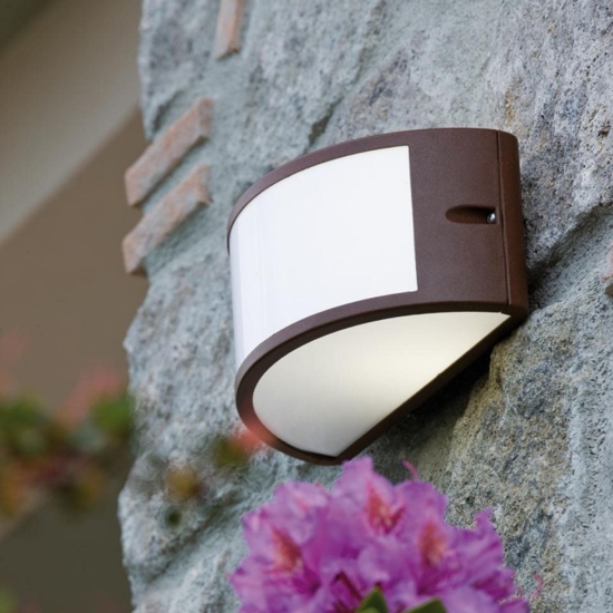 Applique da esterno moderno curvo marrone corten