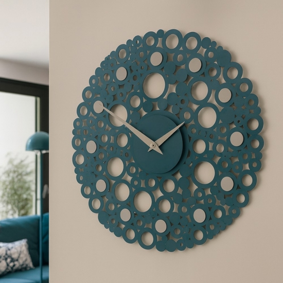 Orologio da parete rotondo in legno ottanio traforato