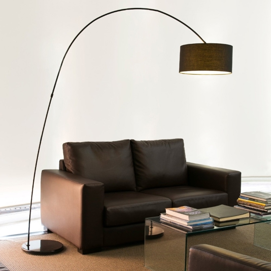 Piantana arco moderna nera diffusore rotondo