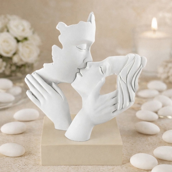 Scultura bomboniera per matrimonio innamorati nocciola bongelli preziosi