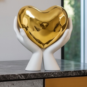 Scultura moderna h31 mani cuore dorato bongelli preziosi