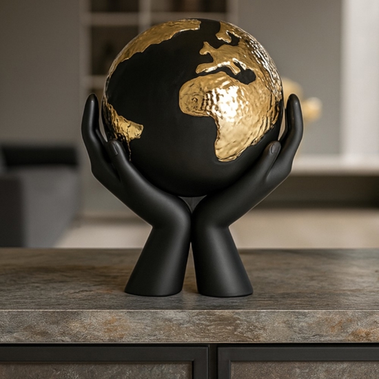 Scultura mondo nelle mani nero oro h13 soprammobile bongelli preziosi