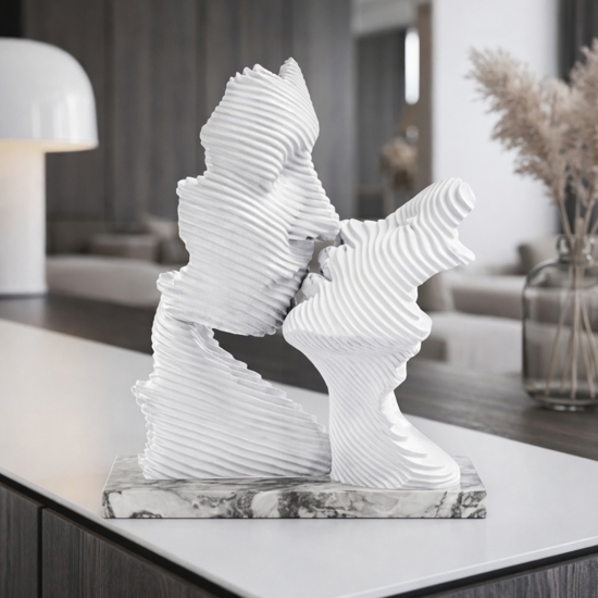 Scultura da tavolo bacio stilizzato marmo bianco soprammobile bongelli preziosi
