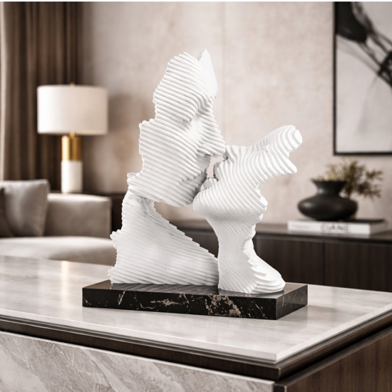 Scultura da tavolo bacio stilizzato marmo nero bongelli preziosi