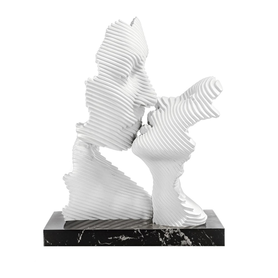 Scultura da tavolo bacio stilizzato marmo nero bongelli preziosi