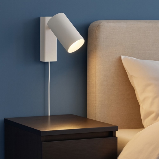 Applique bianco luce orientabile con spina e interruttore per comodino