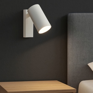 Applique orientabile bianco per comodino camera da letto moderna