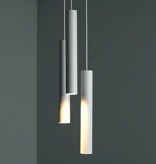 Lampadario tre luci cilindri bianchi grappolo a cascata