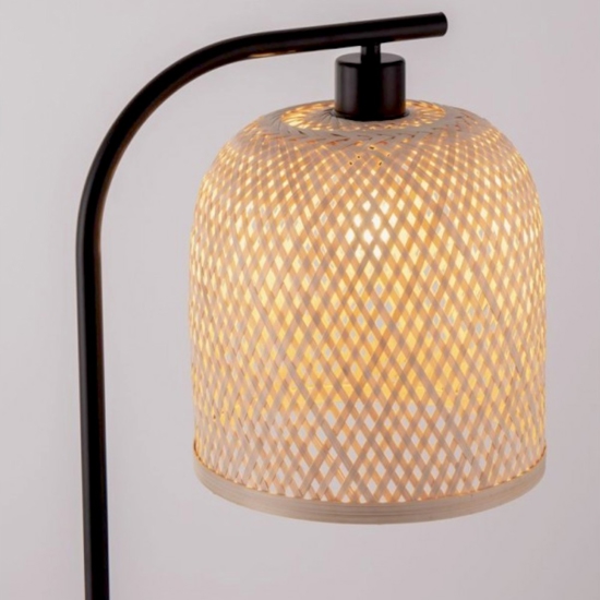 Lampada da terra etnica con paralume in bambu rattan