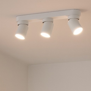 Plafoniera da cucina bianca con 3 luci orientabili