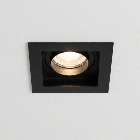 Faretto quadrato nero da incasso a soffitto orientabile