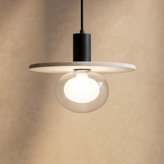 Lampada a sospensione hos disco di cemento beige con sfera in vetro