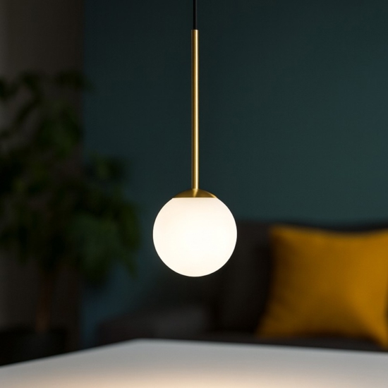 Lampada a sospensione dorata sfera vetro bianco