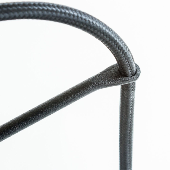 Lampadario moderno nero per salotto design particolare