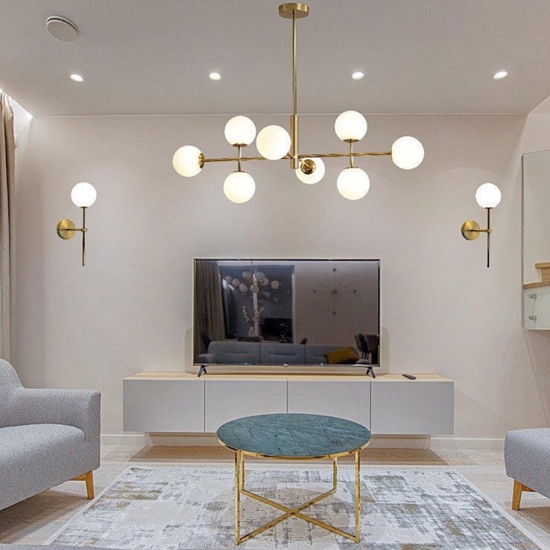 Lampadario oro sfere vetro bianco per soggiorno moderno