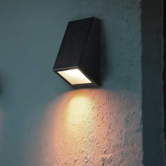 Applique nera per facciata da esterno luce verso il basso ip44