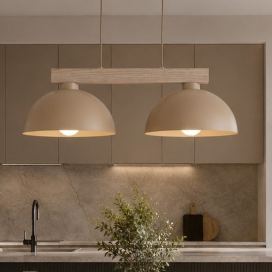 Lampadario bilanciere di legno cupole metallo sabbia per cucina