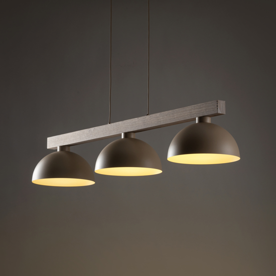 Lampadario bilanciere di legno cupole in metallo sabbia per cucina
