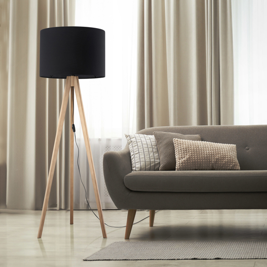 Piantana tre piedi di legno scandinavo pino con paralume nero