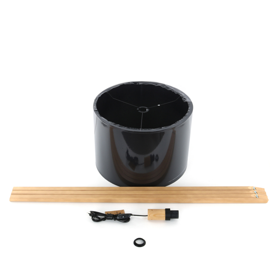 Piantana tre piedi di legno scandinavo pino con paralume nero