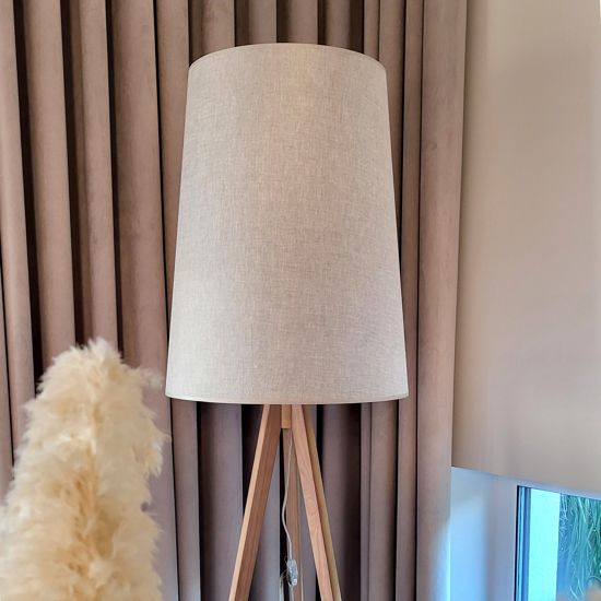 Piantana di legno scandinavo paralume di lino