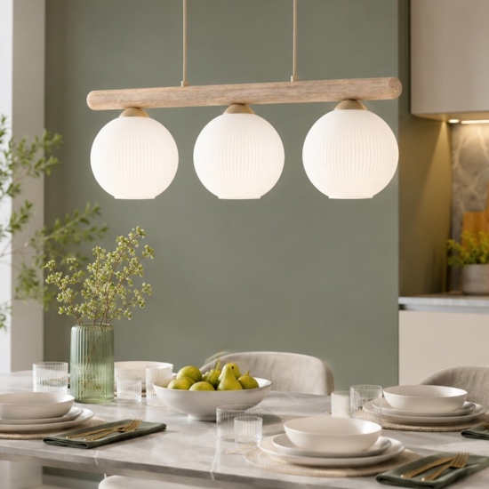 Lampadario barra di legno con sfere di vetro bianco per cucina