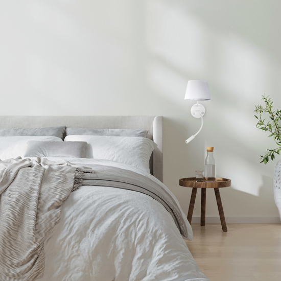 Applique bianco doppia luce presa usb per comodino camera da letto moderna
