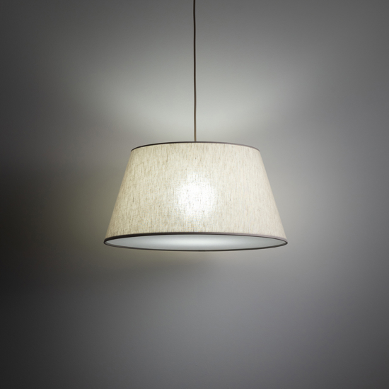 Lampadario cono a sospensione in tessuto beige