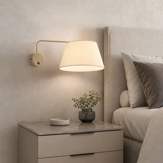 Applique con braccio orientabile beige in tessuto per comodino camera da letto