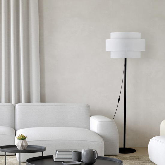 Piantana moderna con paralume di tessuto bianco design per soggiorno