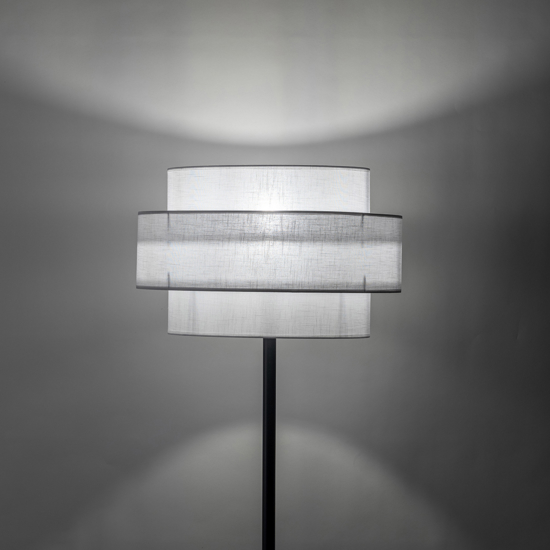 Piantana moderna con paralume di tessuto bianco design per soggiorno