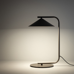 Lampada da tavolo marrone design minimal in metallo